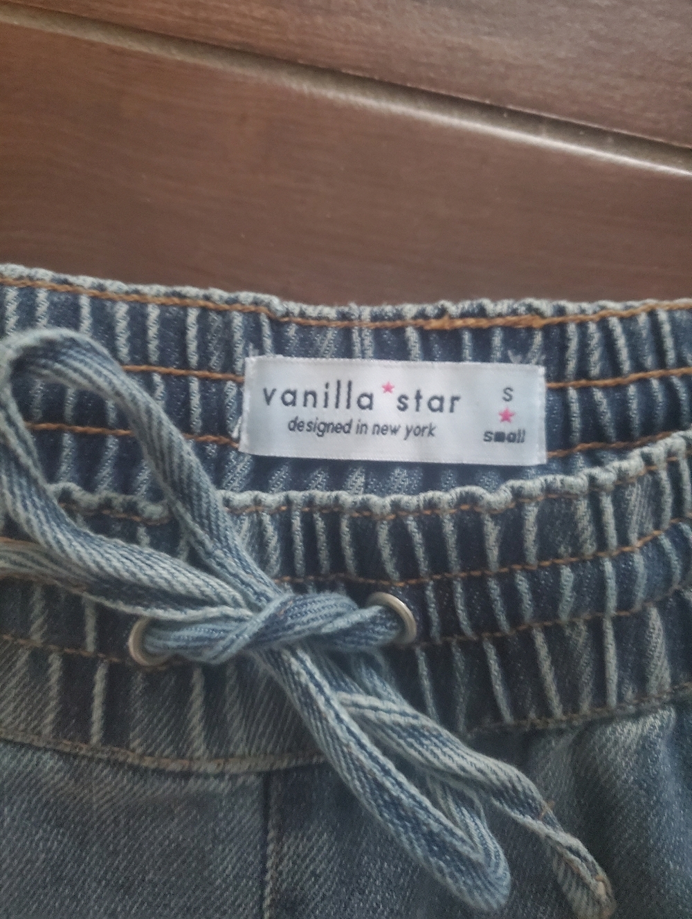 Ultra Cozy Wide Leg Light Wash Elastic Waist Jeans Size Small Fits Loose Vanila - Picture 2 of 3